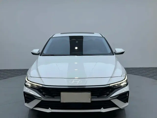 Hyundai Elantra — Фото автомобиля 3