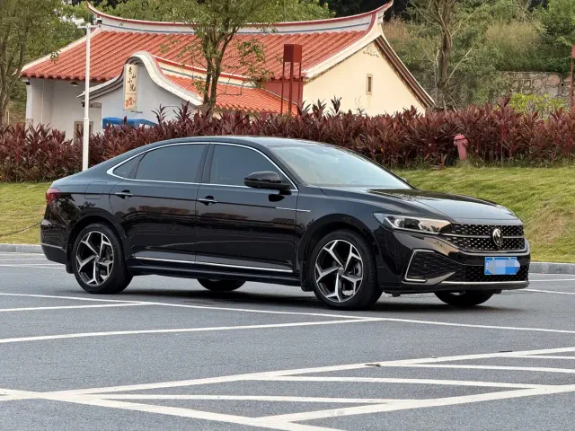 Volkswagen Passat — Фото автомобиля 3