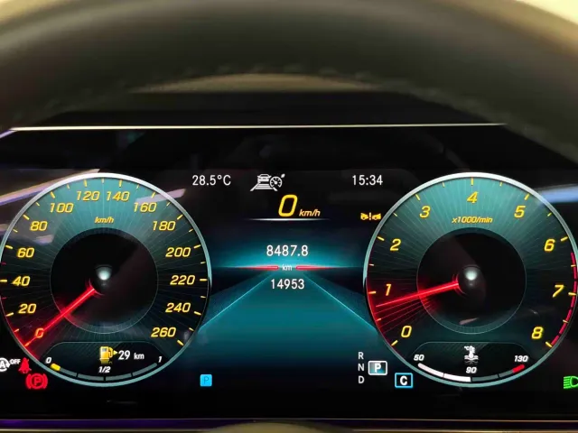 Mercedes-Benz E-Class — Фото автомобиля 15
