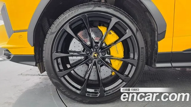 Lamborghini Urus — Фото автомобиля 5