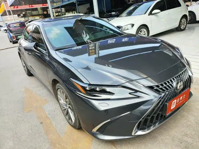 Lexus ES — Фото автомобиля 2