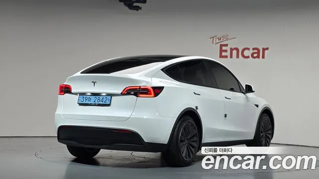 Tesla Model Y — Фото автомобиля 2