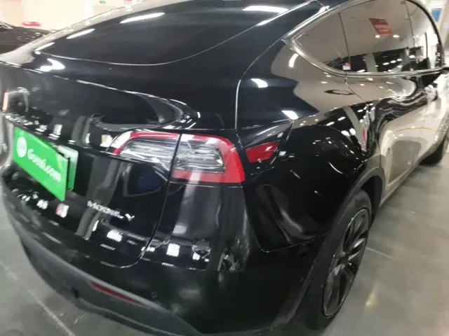 Tesla Model Y — Фото автомобиля 7