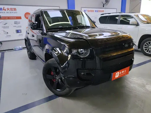 Land Rover Defender — Фото автомобиля 4