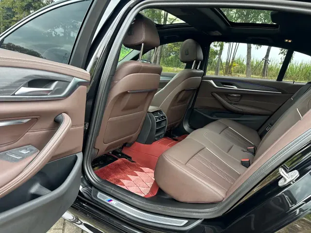 BMW 5 Series — Фото автомобиля 8