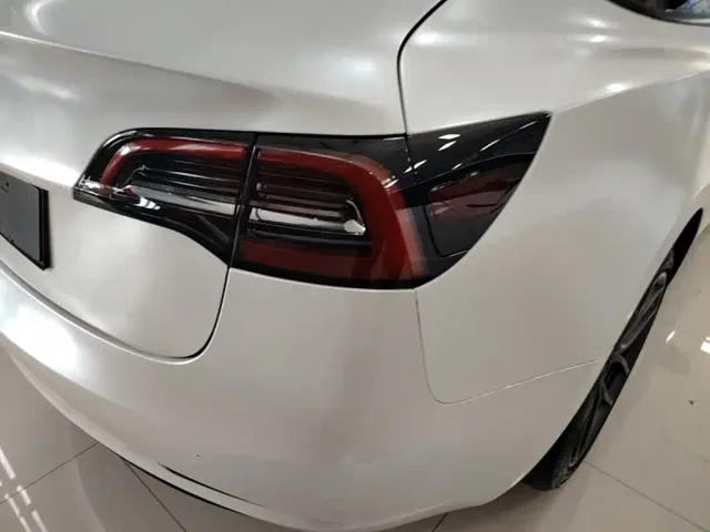 Tesla Model 3 — Фото автомобиля 7