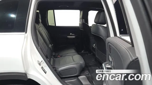 Mercedes-Benz EQB — Фото автомобиля 12