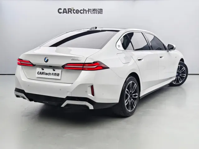 BMW 5 Series — Фото автомобиля 3