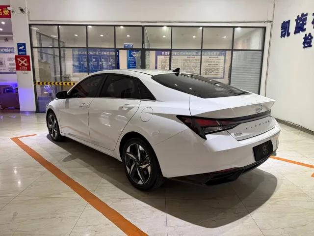 Hyundai Elantra — Фото автомобиля 6