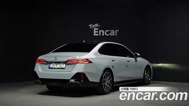 BMW 5-Series — Фото автомобиля 2
