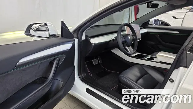 Tesla Model 3 — Фото автомобиля 15