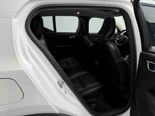 Volvo XC40 — Фото автомобиля 4