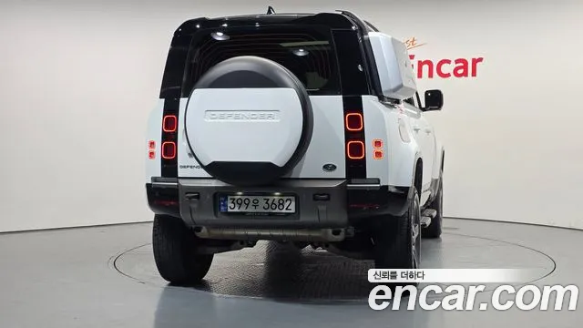 Land Rover Defender Defender (L663) 110 P300 X-Dynamic SE — Фото автомобиля 4