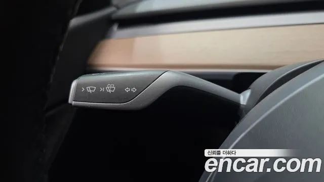 Tesla Model Y — Фото автомобиля 26