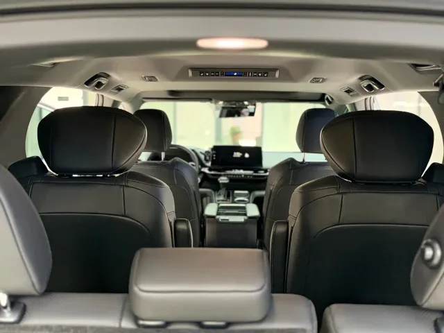 Toyota Sienna — Фото автомобиля 7