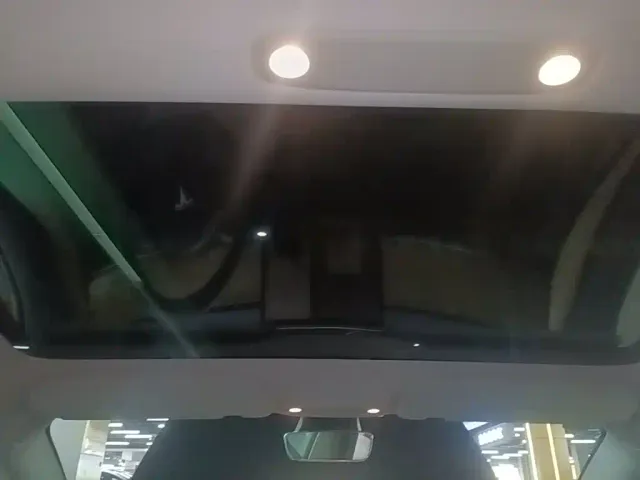 Tesla Model 3 — Фото автомобиля 17