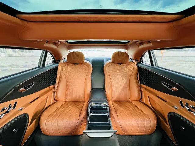 Bentley Flying Spur — Фото автомобиля 11