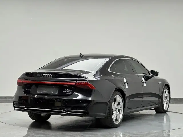 Audi A7L — Фото автомобиля 8