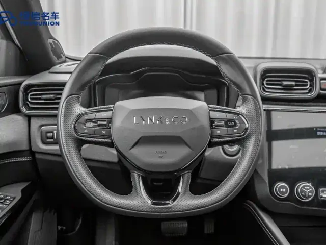 Lynk & Co 03 — Фото автомобиля 17