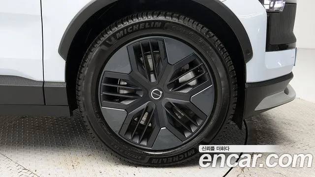 Volvo EX30 Cross Country — Фото автомобиля 8