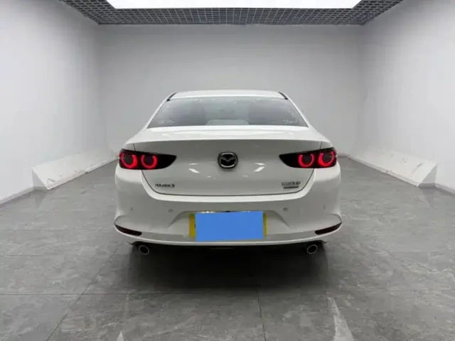 Mazda Axela — Фото автомобиля 6