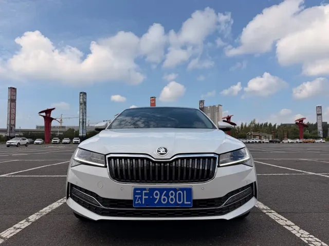Skoda Superb — Фото автомобиля 2