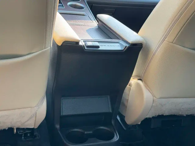 Toyota Granvia — Фото автомобиля 14