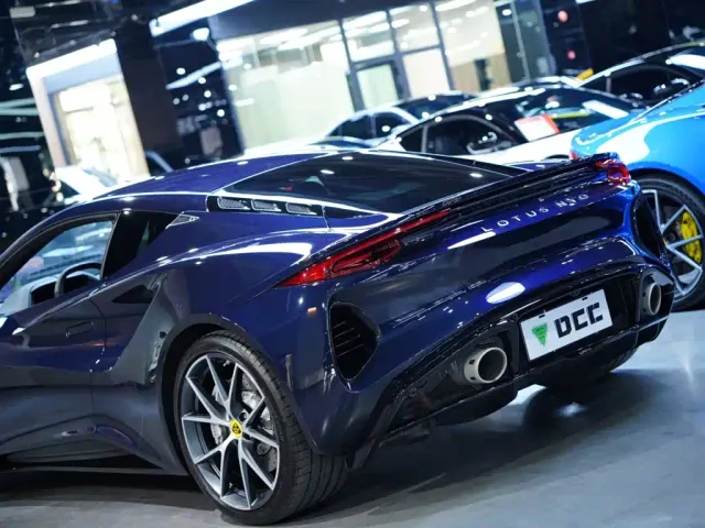 Lotus Emira — Фото автомобиля 19