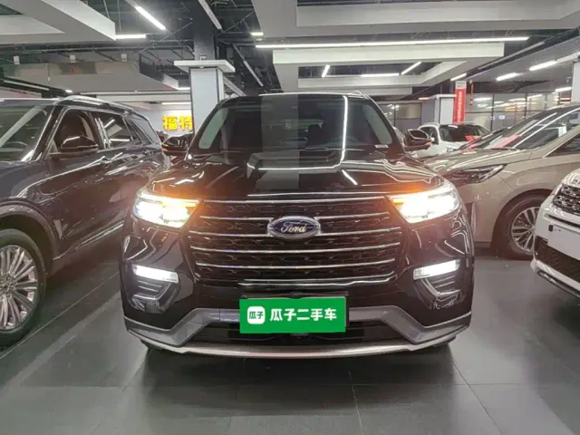 Ford Explorer — Фото автомобиля 2