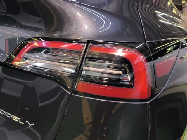 Tesla Model Y — Фото автомобиля 7