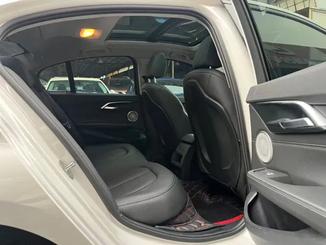 BMW 1 Series — Фото автомобиля 9