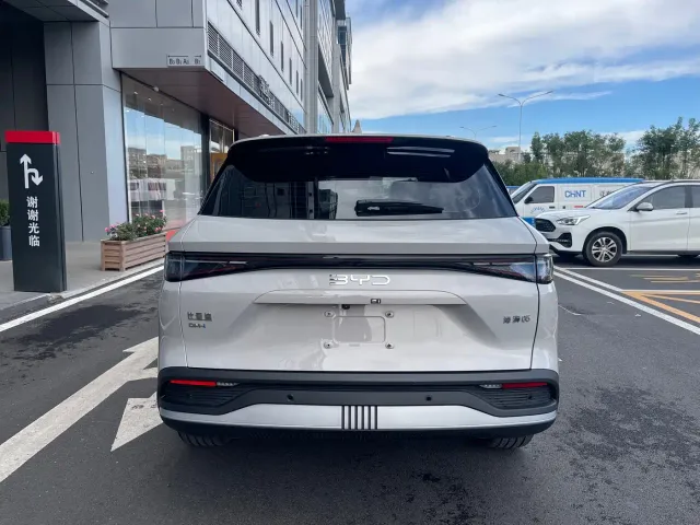 BYD Seal 05 DM-i — Фото автомобиля 8