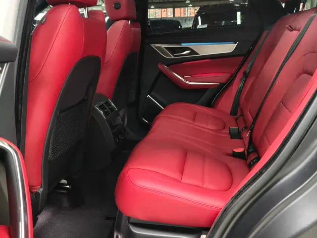 Jaguar F-Pace — Фото автомобиля 7