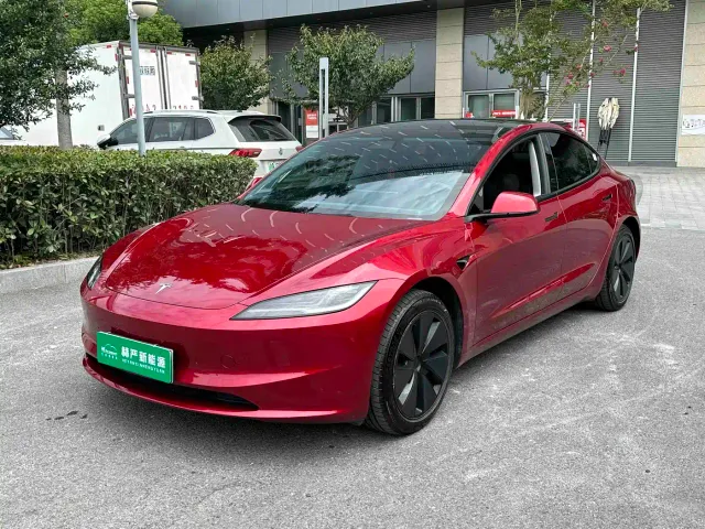 Tesla Model 3 — Фото автомобиля 3