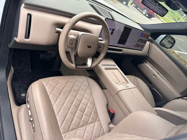 Li Auto L8 — Фото автомобиля 5