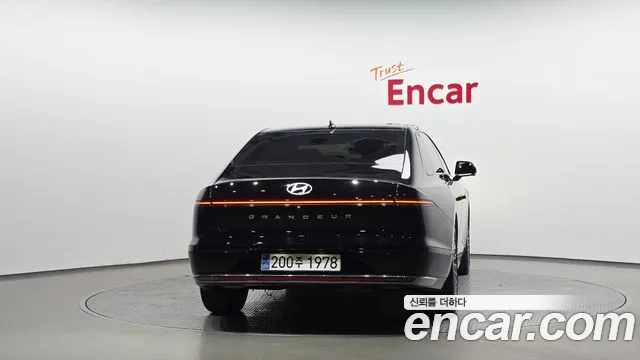 Hyundai Grandeur — Фото автомобиля 3