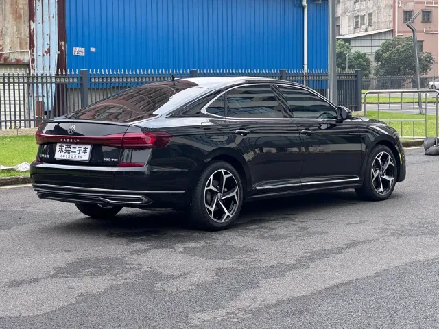 Volkswagen Passat — Фото автомобиля 11