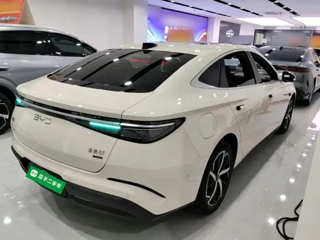 BYD Seal 07 DM-i — Фото автомобиля 6
