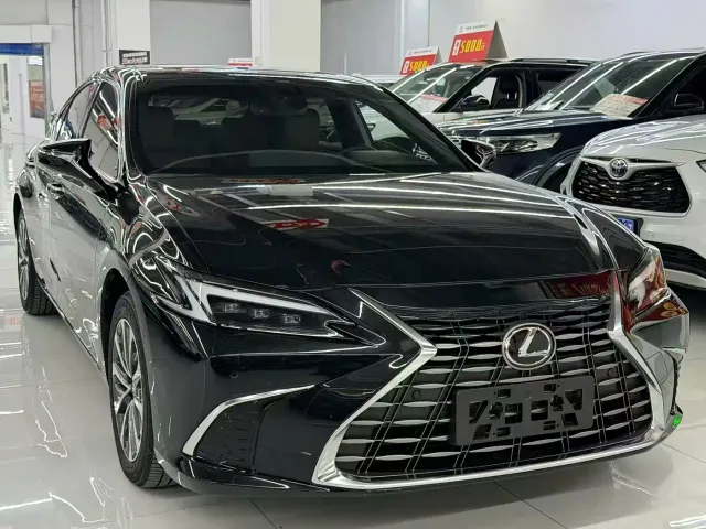 Lexus ES — Фото автомобиля 2