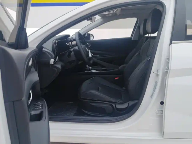 Hyundai Elantra — Фото автомобиля 9