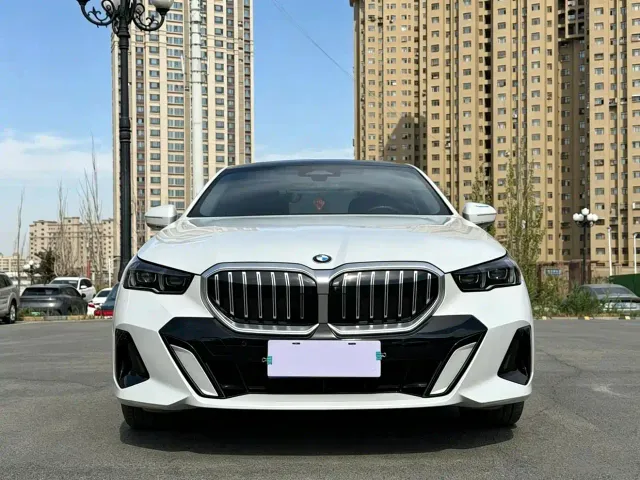 BMW 5 Series — Фото автомобиля 2
