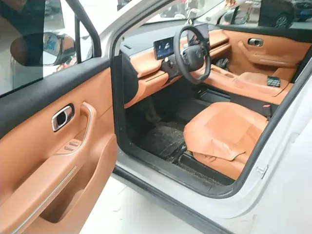 Leapmotor C10 — Фото автомобиля 15
