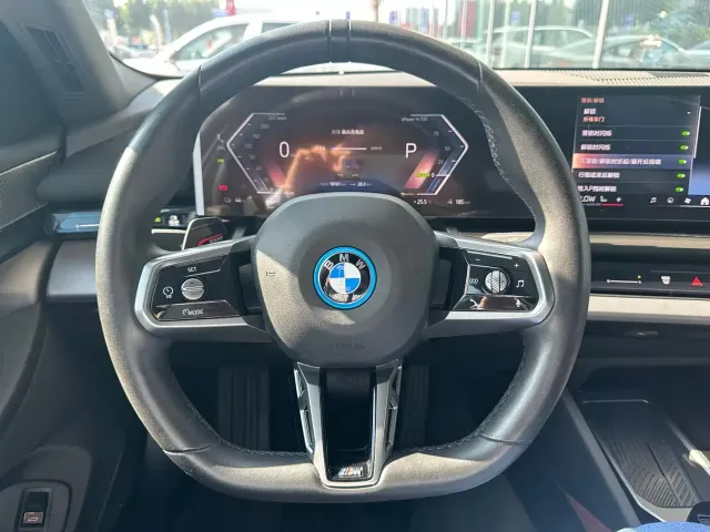 BMW i5 — Фото автомобиля 12