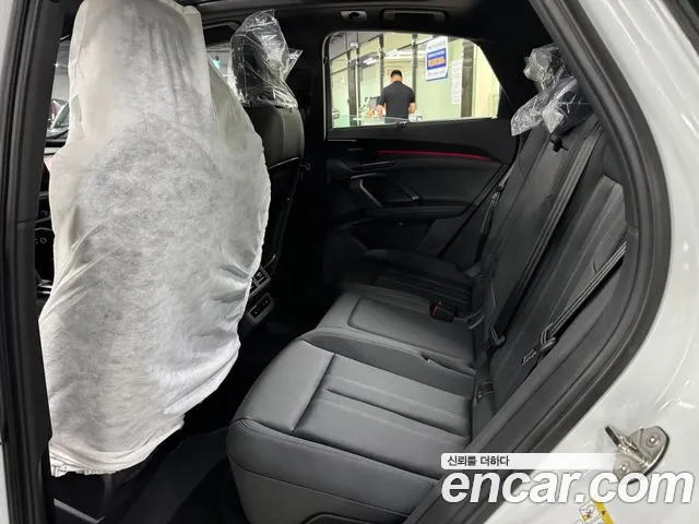 Audi Q5 45 TFSI quattro Sportback S Line Black Edition — Фото автомобиля 14