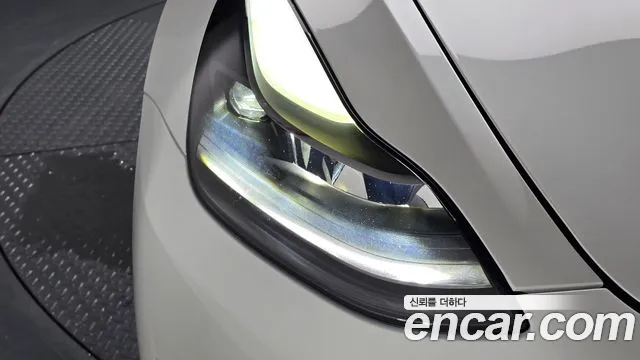 Tesla Model 3 — Фото автомобиля 18