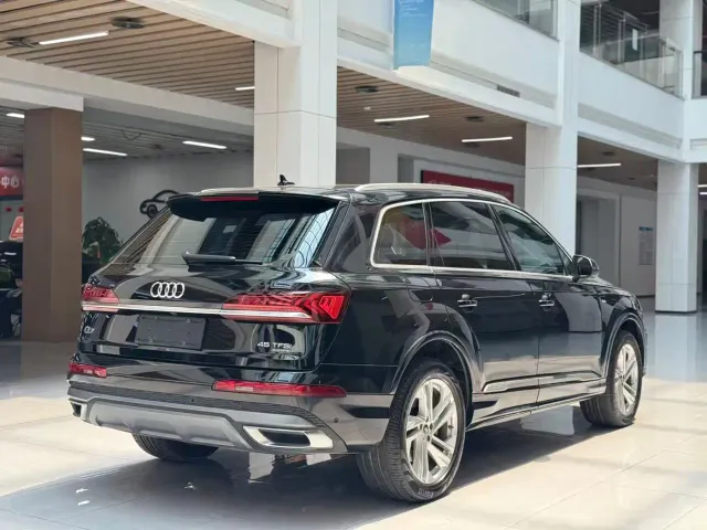 Audi Q7 — Фото автомобиля 5