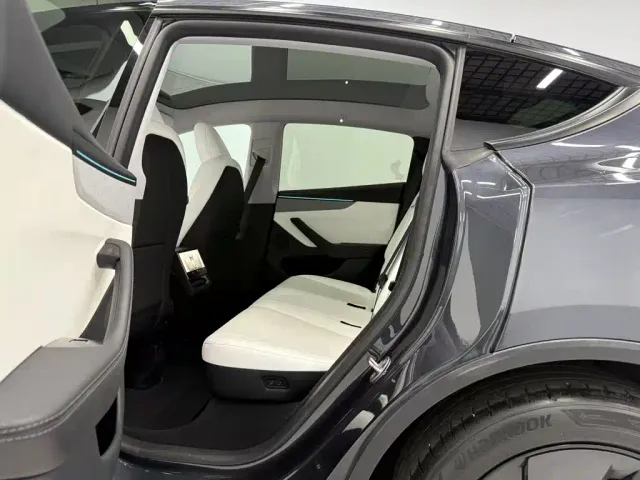 Tesla Model Y — Фото автомобиля 15