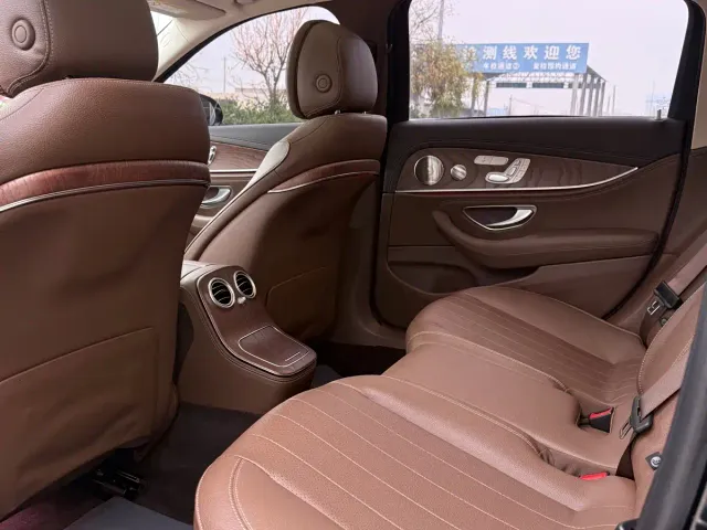 Mercedes-Benz E-Class — Фото автомобиля 5
