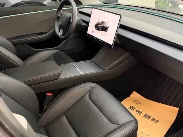 Tesla Model 3 — Фото автомобиля 4