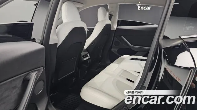 Tesla Model Y — Фото автомобиля 12
